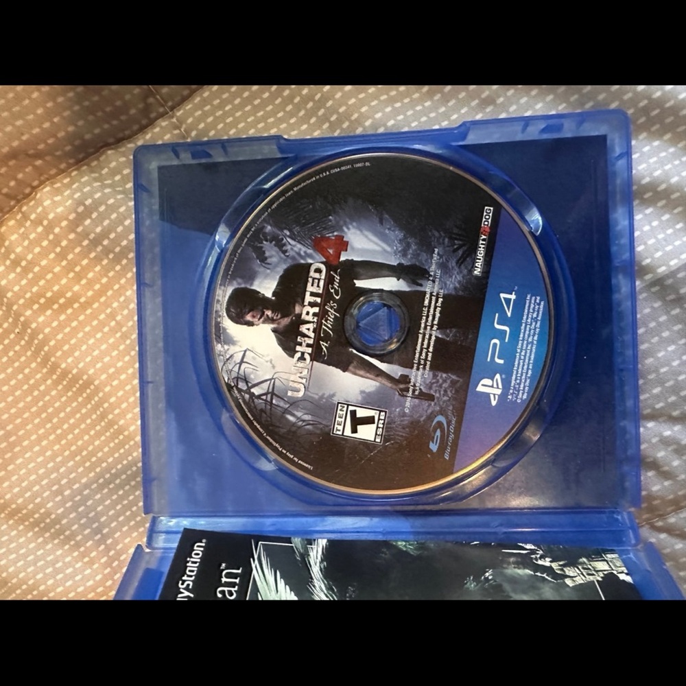 Sony Uncharted 4: A Thief's End for PS4 - Blue Case